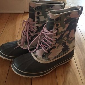 Size 10 Sorel snow boots